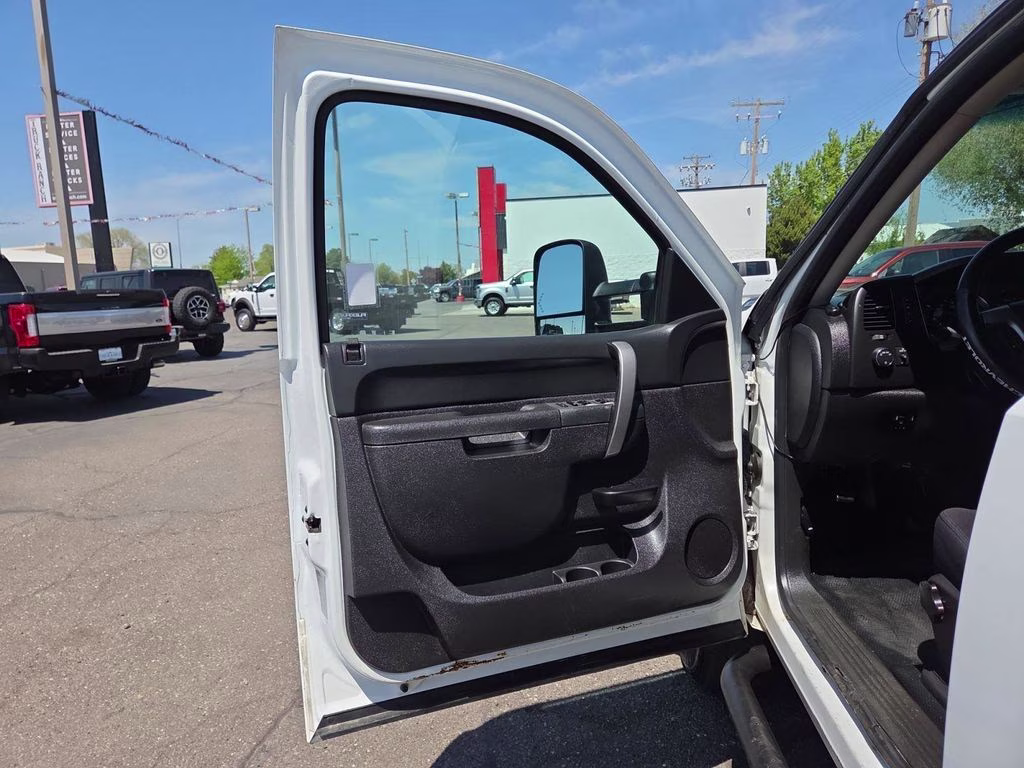 2014 White Chevrolet Silverado 2500HD LT 4X4 Truck