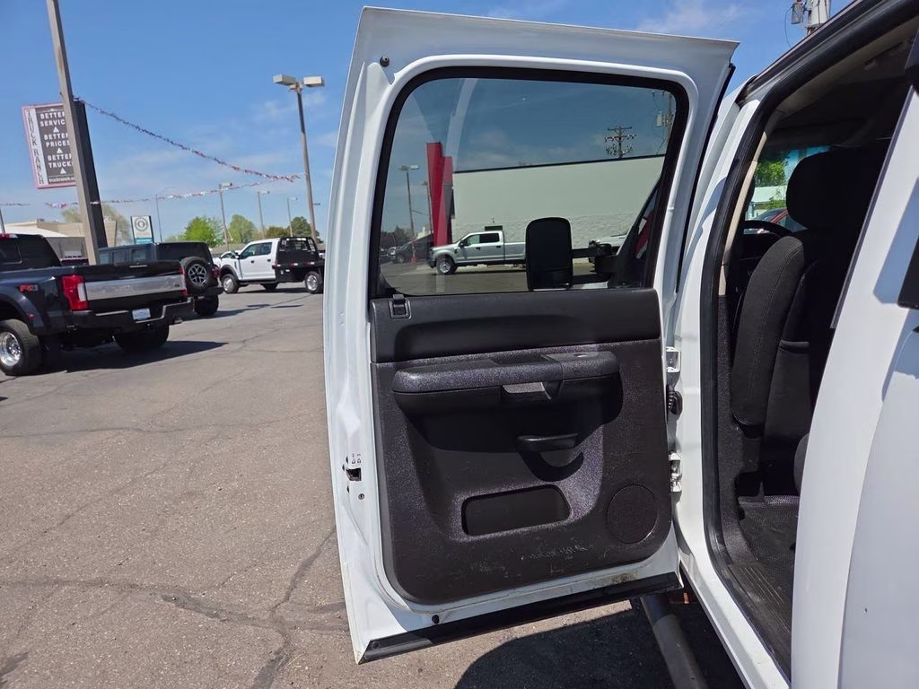 2014 White Chevrolet Silverado 2500HD LT 4X4 Truck