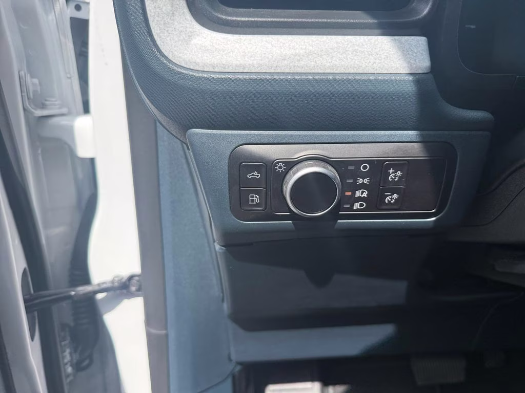 2025 Oxford White Ford Maverick XLT FWD Truck