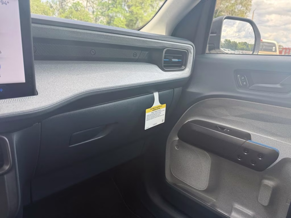 2025 Oxford White Ford Maverick XLT FWD Truck