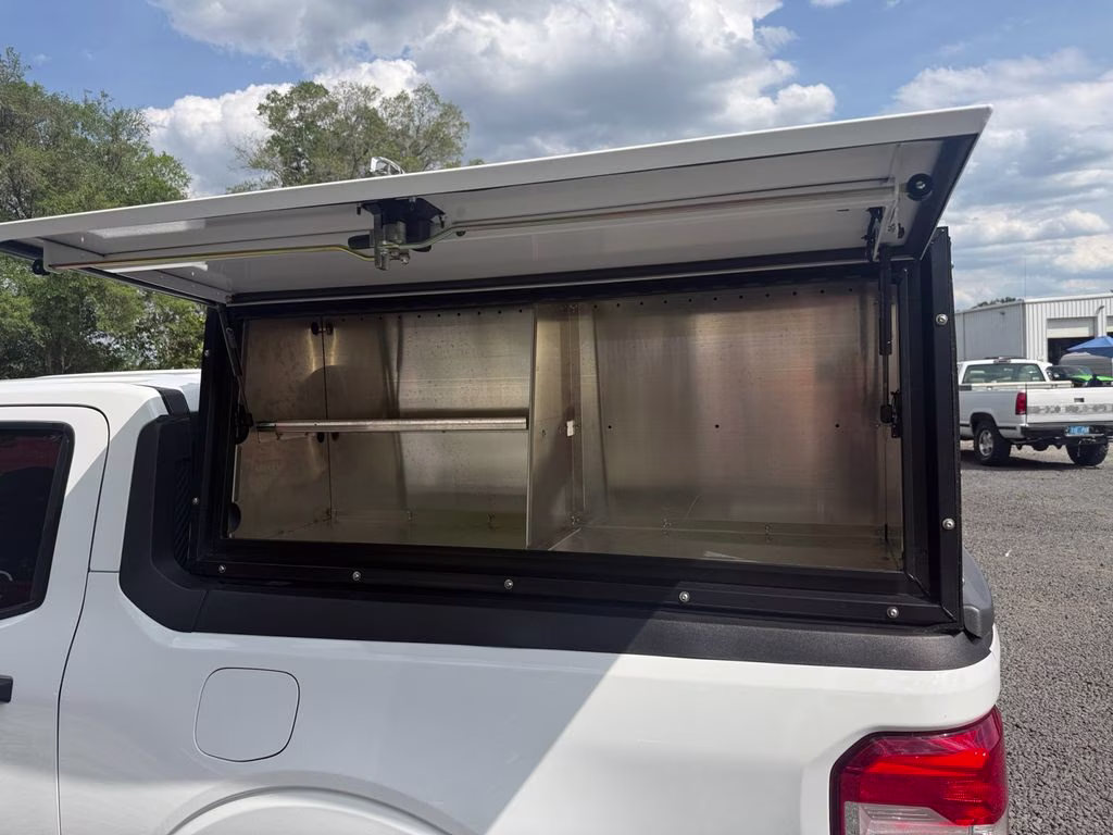 2025 Oxford White Ford Maverick XLT FWD Truck