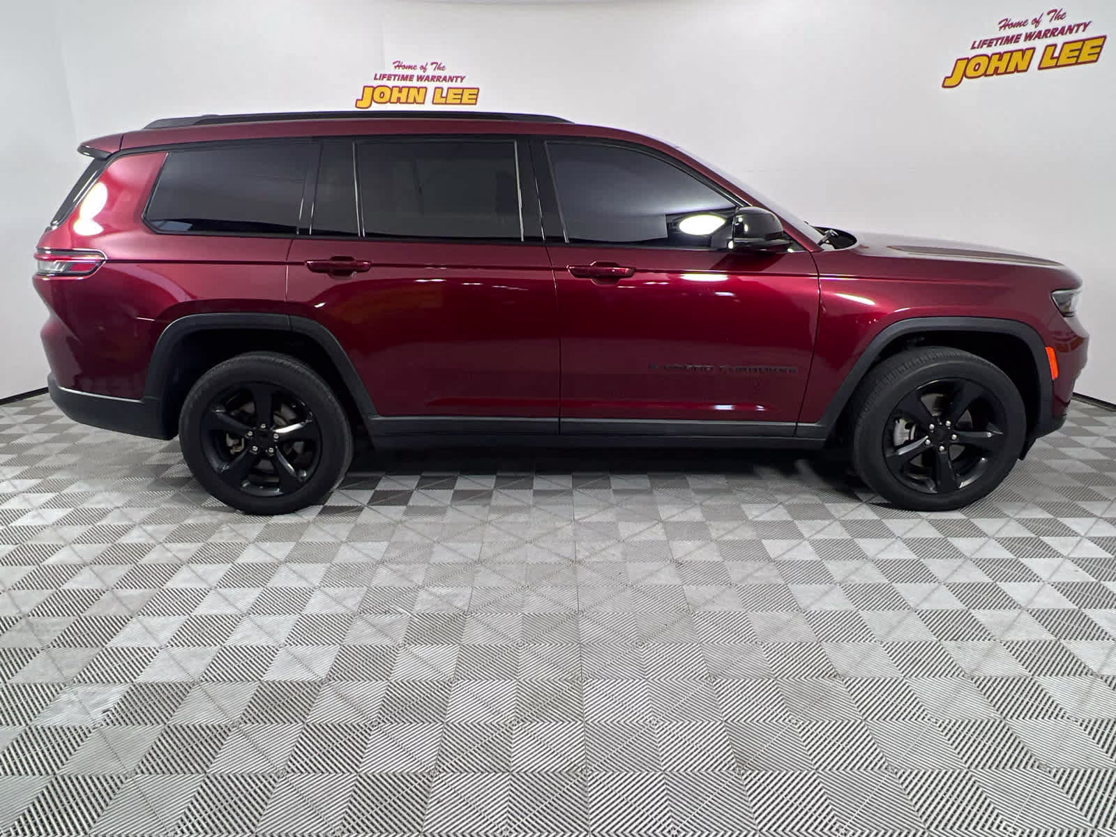 2022 Velvet Red Pearlcoat Jeep Grand Cherokee L Altitude RWD SUV