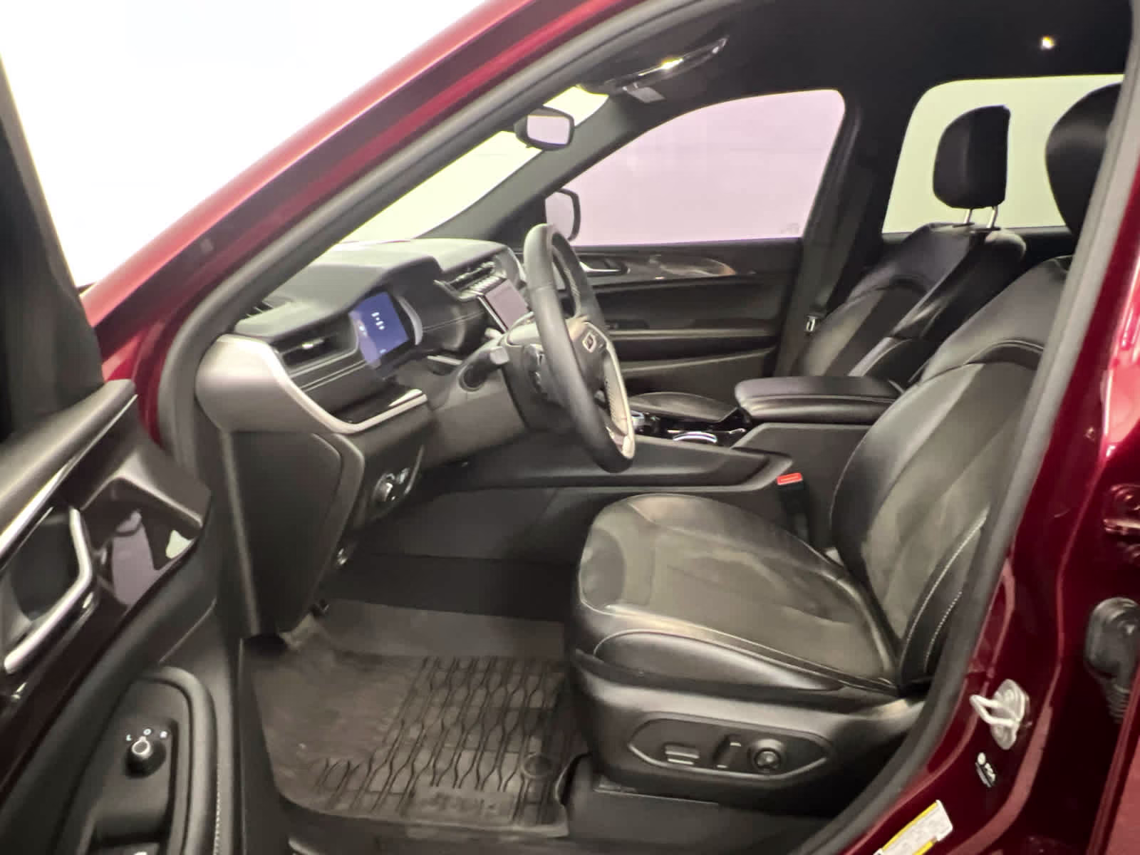 2022 Velvet Red Pearlcoat Jeep Grand Cherokee L Altitude RWD SUV