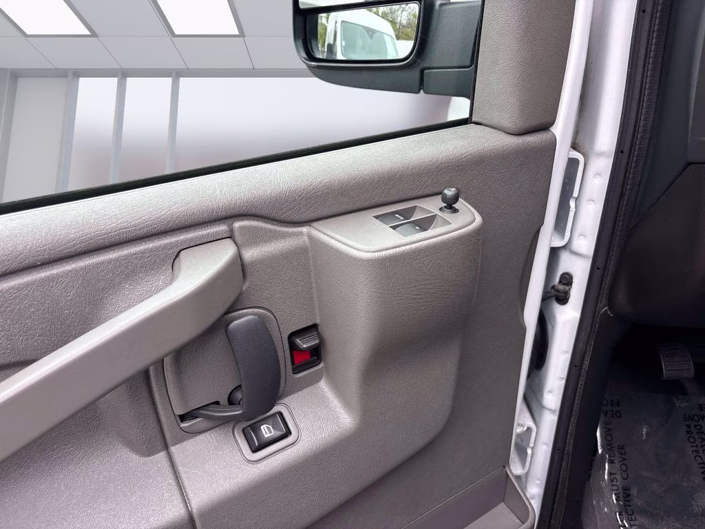 2024 Summit White GMC Savana 2500 Work Van RWD Van
