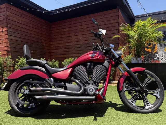 2016 SUNSET RED Victory VEGAS SUNSET RED