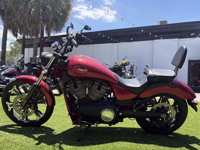 2016 SUNSET RED Victory VEGAS SUNSET RED