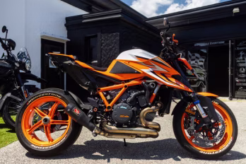 2023 ORANGE Ktm 1290 SUPER DUKE R EVO