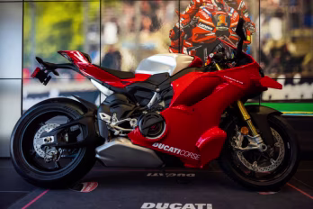 2026 RED Ducati PANIGALE V4R