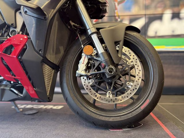 2025 RED Ducati STREETFIGHTER V4