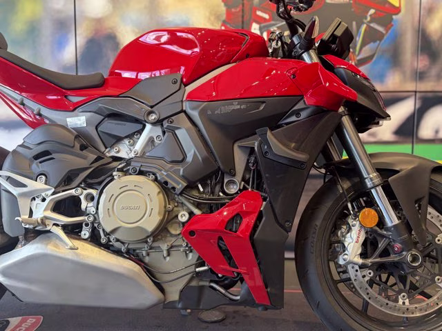 2025 RED Ducati STREETFIGHTER V4