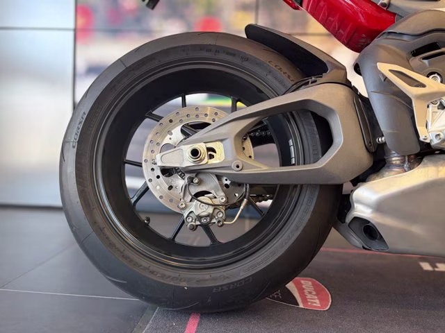 2025 RED Ducati STREETFIGHTER V4