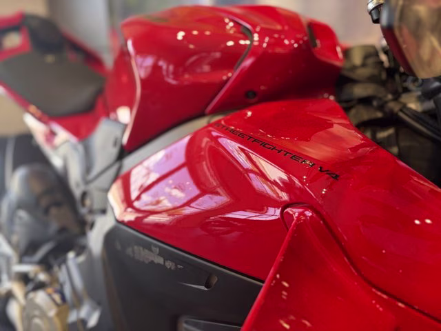 2025 RED Ducati STREETFIGHTER V4