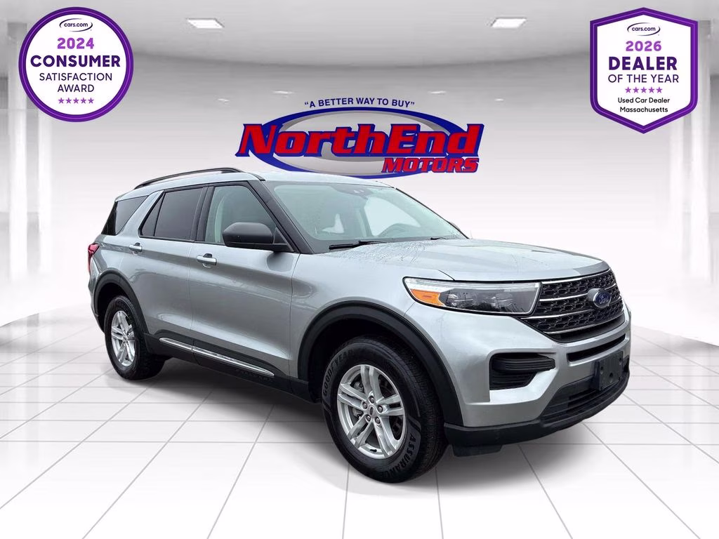 2023 Silver Metallic Ford Explorer XLT 4X4 SUV