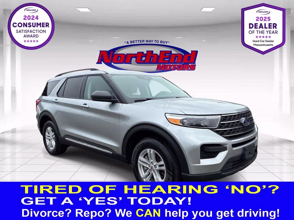 2023 Silver Metallic Ford Explorer XLT 4X4 SUV