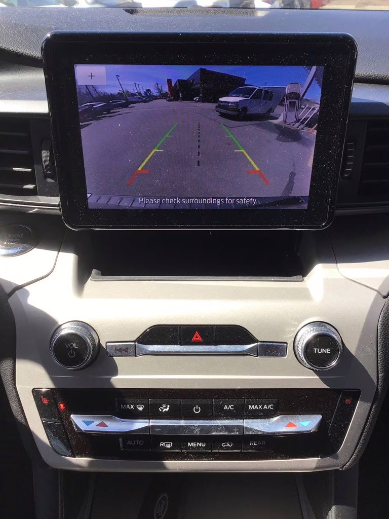 2023 Silver Metallic Ford Explorer XLT 4X4 SUV