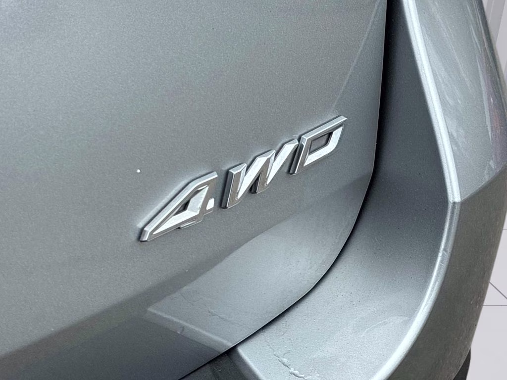 2023 Silver Metallic Ford Explorer XLT 4X4 SUV
