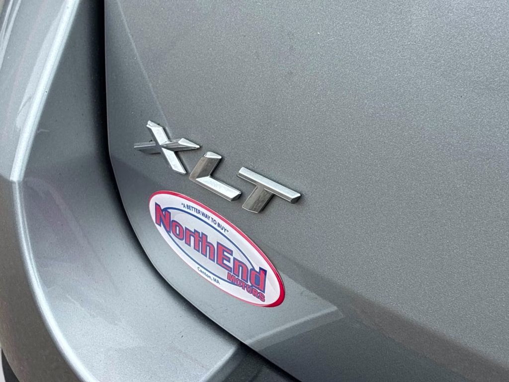 2023 Silver Metallic Ford Explorer XLT 4X4 SUV