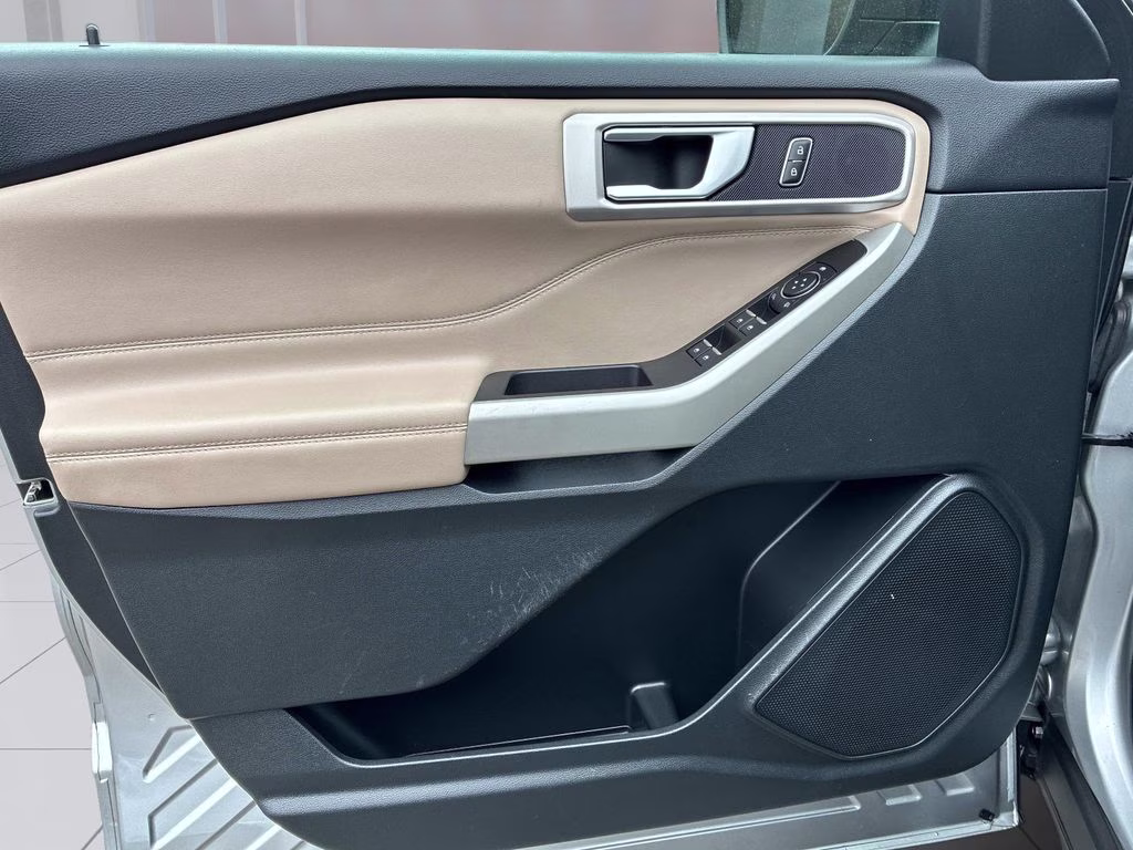 2023 Silver Metallic Ford Explorer XLT 4X4 SUV