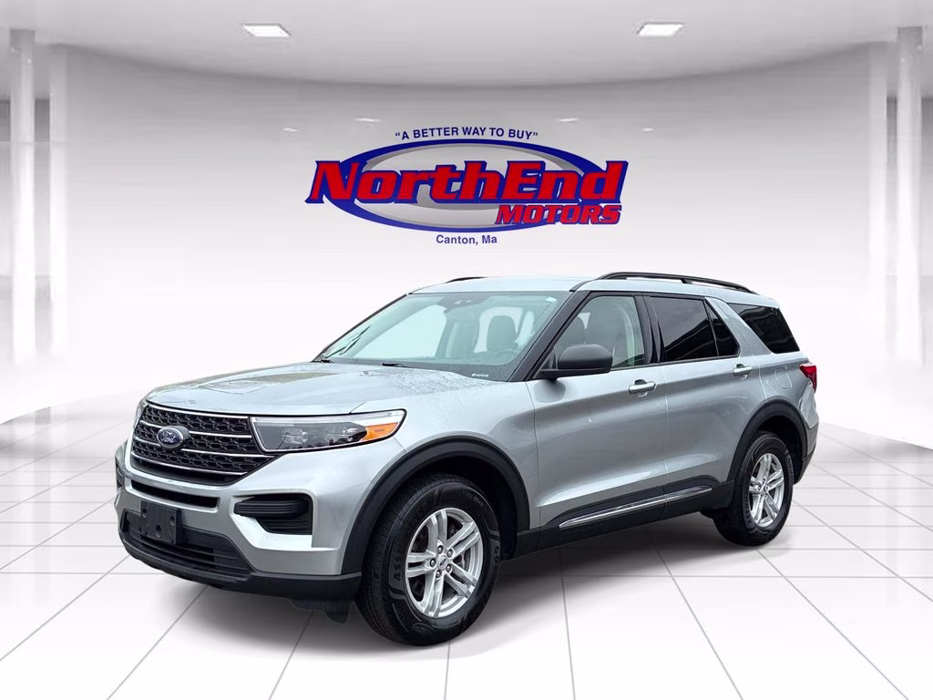 2023 Silver Metallic Ford Explorer XLT 4X4 SUV