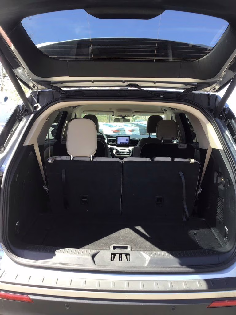 2023 Silver Metallic Ford Explorer XLT 4X4 SUV