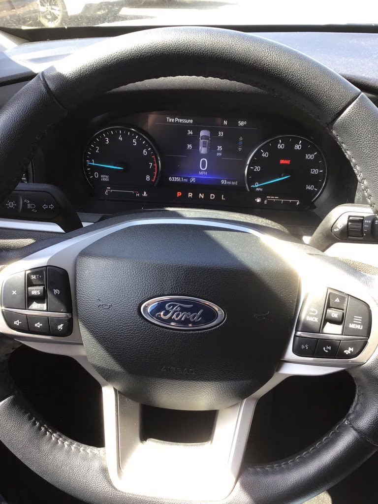 2023 Silver Metallic Ford Explorer XLT 4X4 SUV