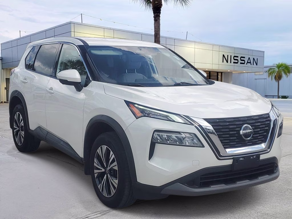 2021 Pearl White Tricoat Nissan Rogue SV AWD SUV