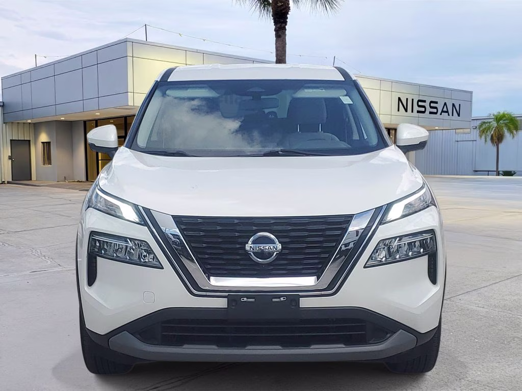 2021 Pearl White Tricoat Nissan Rogue SV AWD SUV