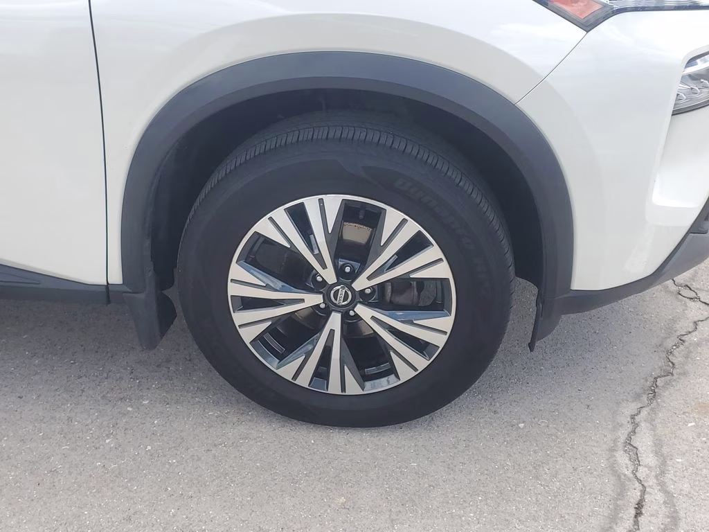2021 Pearl White Tricoat Nissan Rogue SV AWD SUV