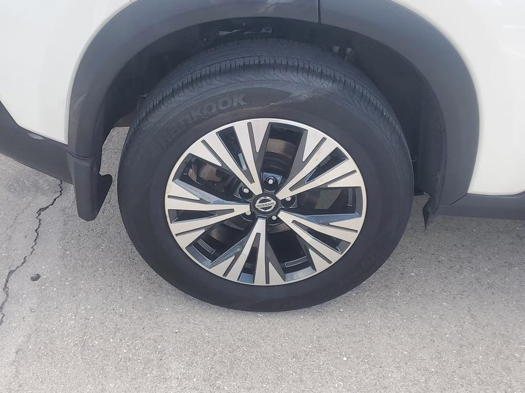 2021 Pearl White Tricoat Nissan Rogue SV AWD SUV