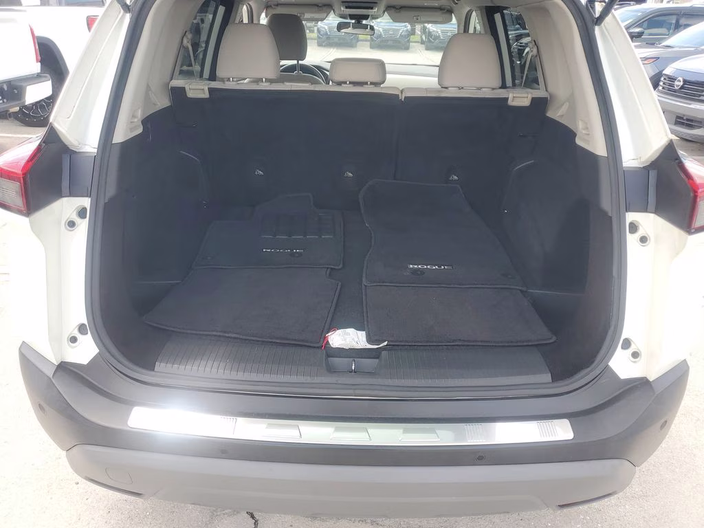 2021 Pearl White Tricoat Nissan Rogue SV AWD SUV