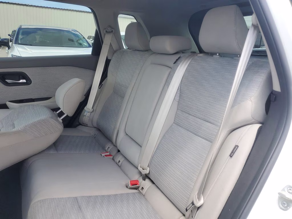 2021 Pearl White Tricoat Nissan Rogue SV AWD SUV