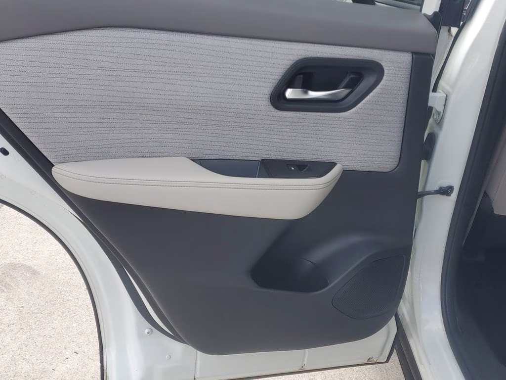 2021 Pearl White Tricoat Nissan Rogue SV AWD SUV