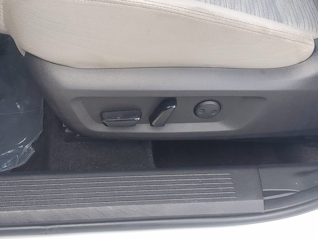 2021 Pearl White Tricoat Nissan Rogue SV AWD SUV
