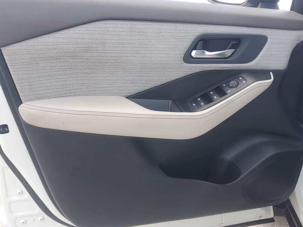 2021 Pearl White Tricoat Nissan Rogue SV AWD SUV