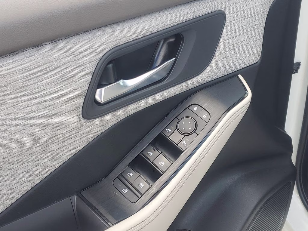 2021 Pearl White Tricoat Nissan Rogue SV AWD SUV