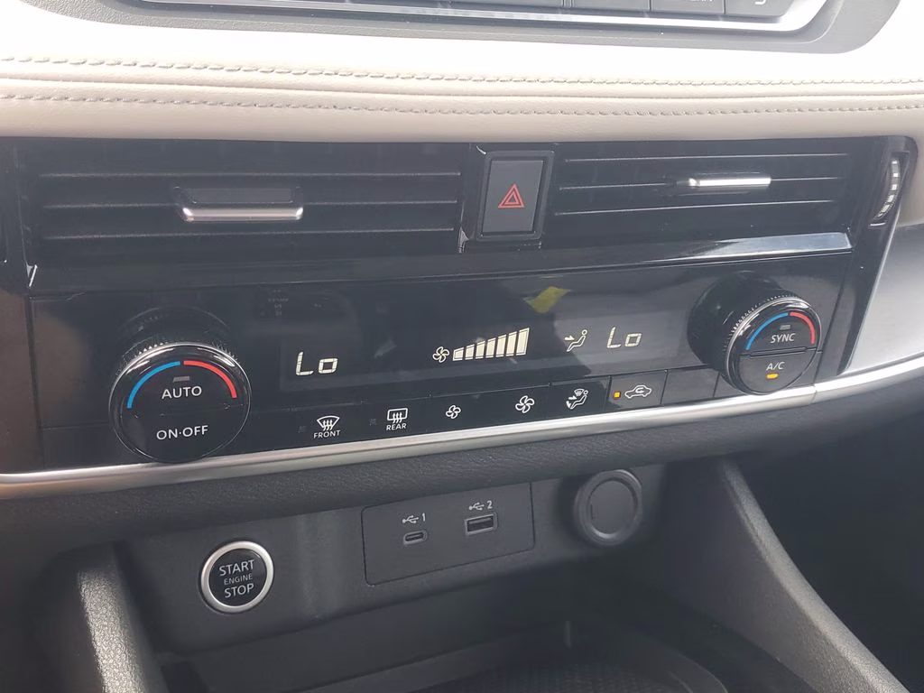 2021 Pearl White Tricoat Nissan Rogue SV AWD SUV