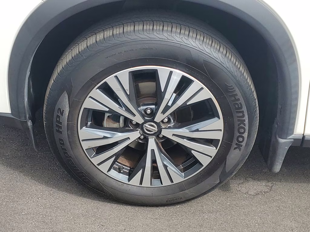 2021 Pearl White Tricoat Nissan Rogue SV AWD SUV