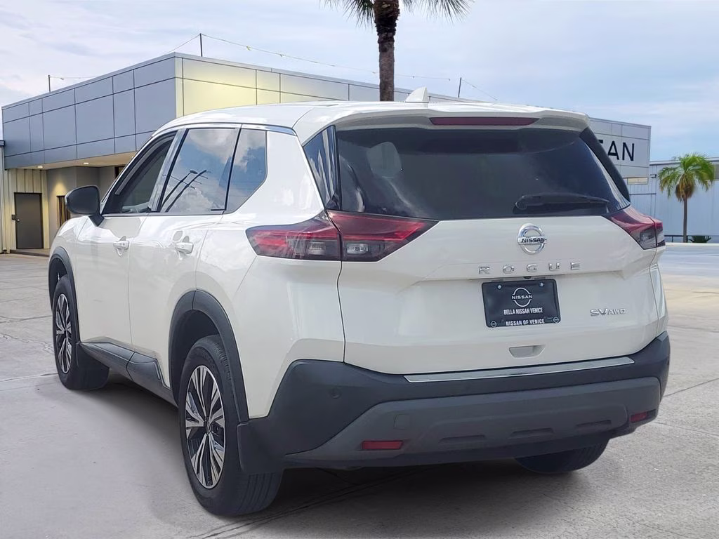 2021 Pearl White Tricoat Nissan Rogue SV AWD SUV