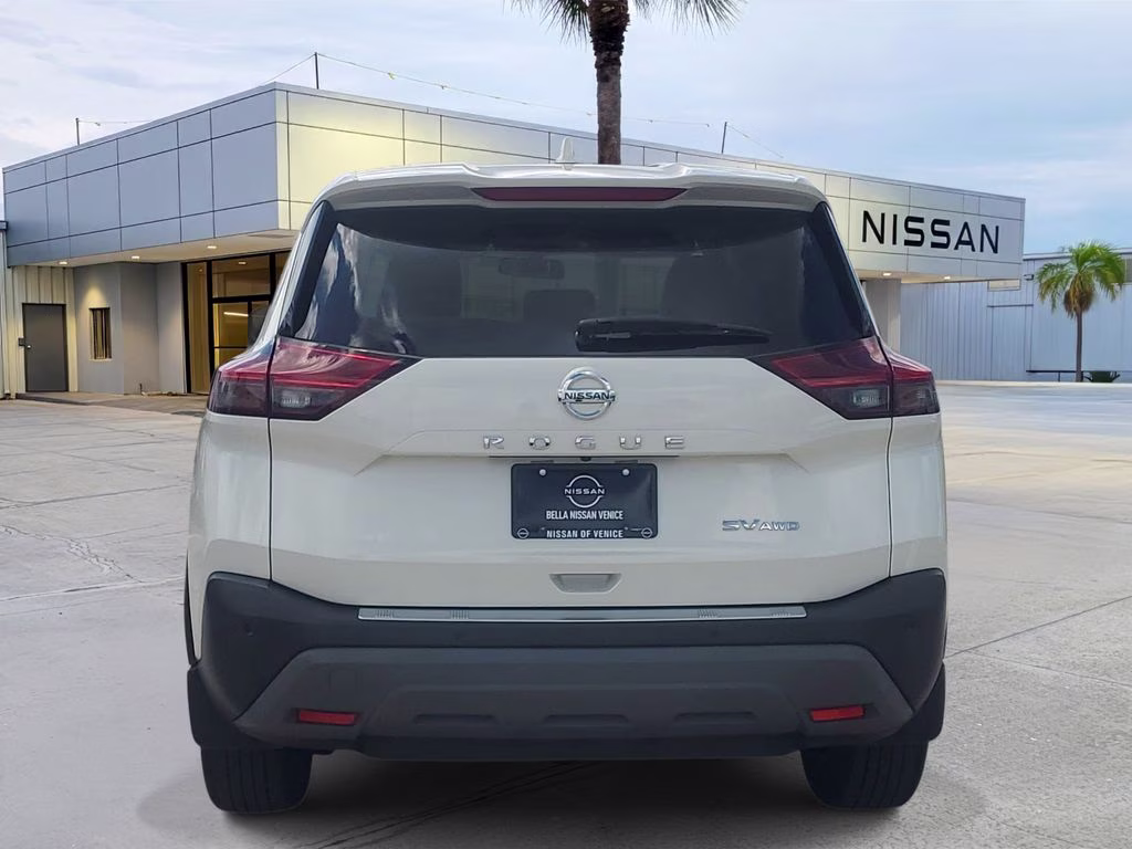2021 Pearl White Tricoat Nissan Rogue SV AWD SUV