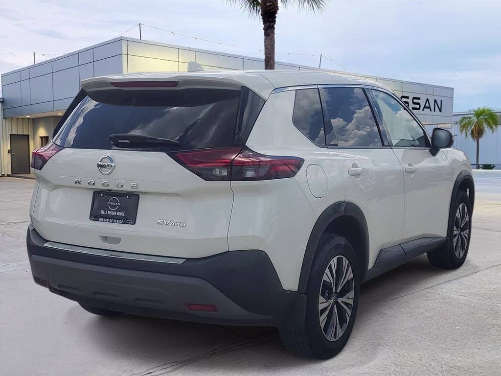 2021 Pearl White Tricoat Nissan Rogue SV AWD SUV