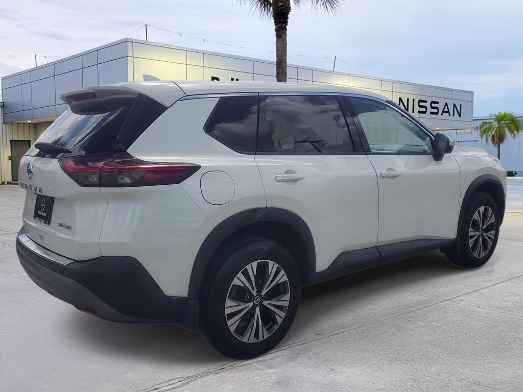 2021 Pearl White Tricoat Nissan Rogue SV AWD SUV