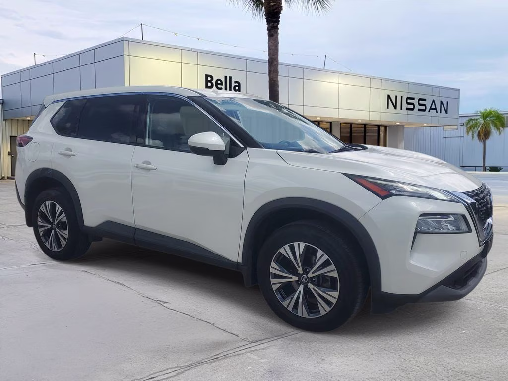 2021 Pearl White Tricoat Nissan Rogue SV AWD SUV