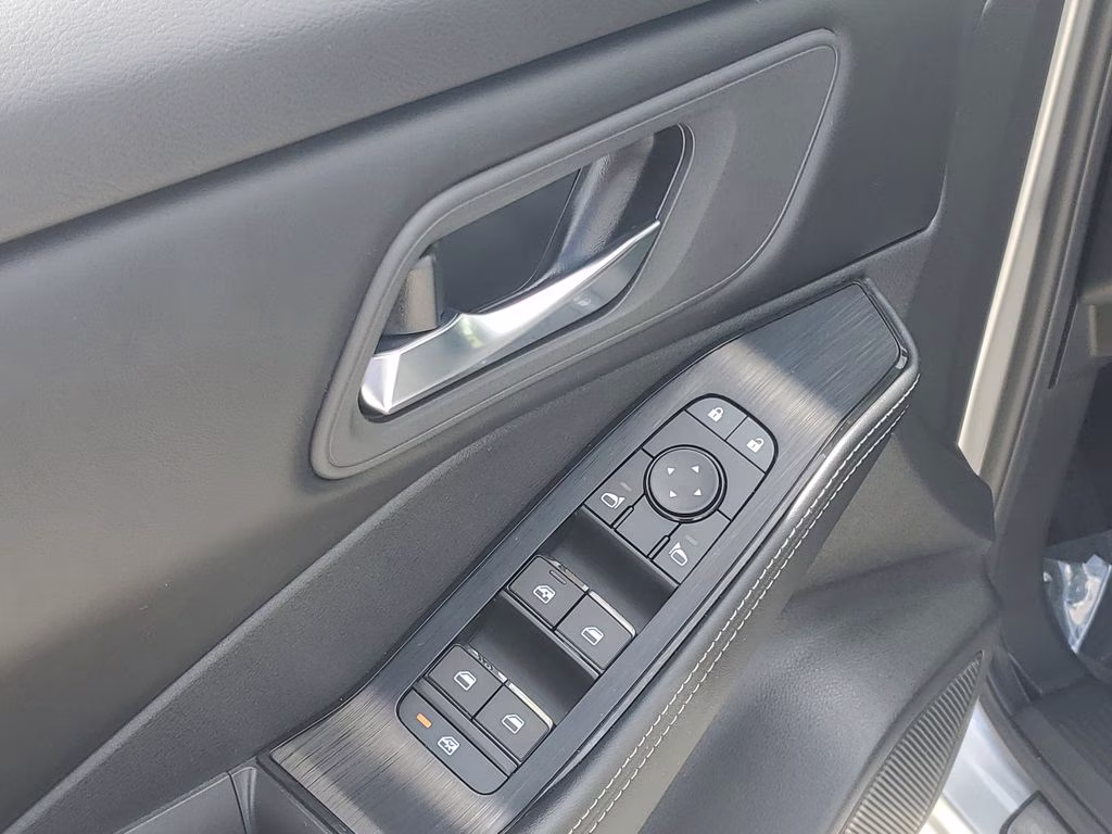 2024 Brilliant Silver Metallic Nissan Rogue SV AWD SUV