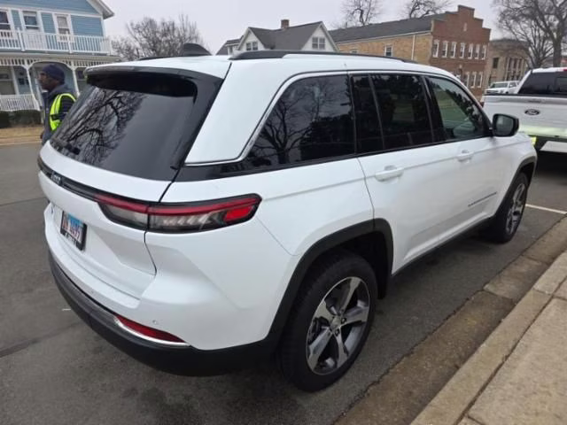 2022 Bright White Clearcoat Jeep Grand Cherokee 4xe 4X4 SUV