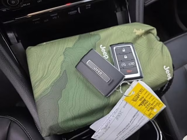 2022 Bright White Clearcoat Jeep Grand Cherokee 4xe 4X4 SUV