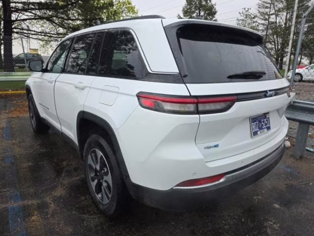 2022 Bright White Clearcoat Jeep Grand Cherokee 4xe 4X4 SUV