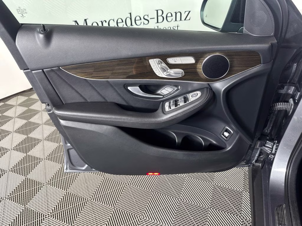 2022 Selenite Gray Metallic Mercedes-Benz GLC GLC 300 RWD SUV