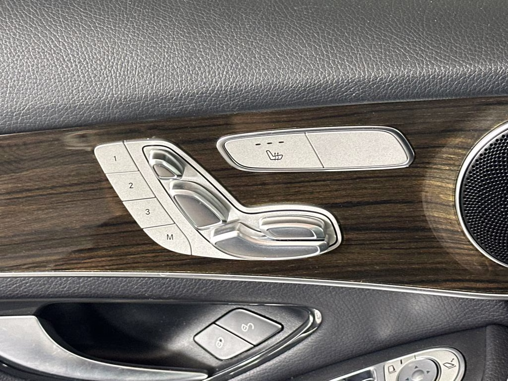 2022 Selenite Gray Metallic Mercedes-Benz GLC GLC 300 RWD SUV