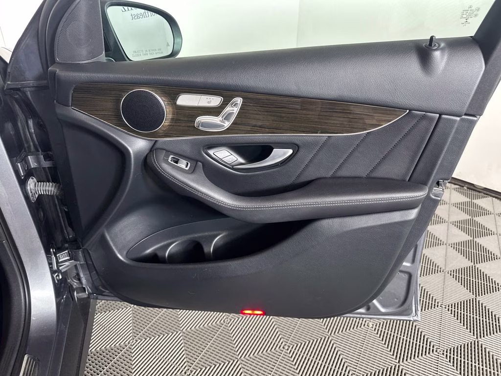 2022 Selenite Gray Metallic Mercedes-Benz GLC GLC 300 RWD SUV