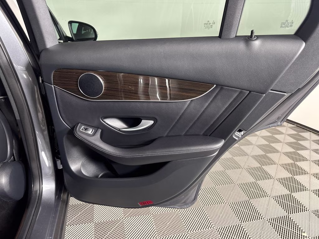 2022 Selenite Gray Metallic Mercedes-Benz GLC GLC 300 RWD SUV